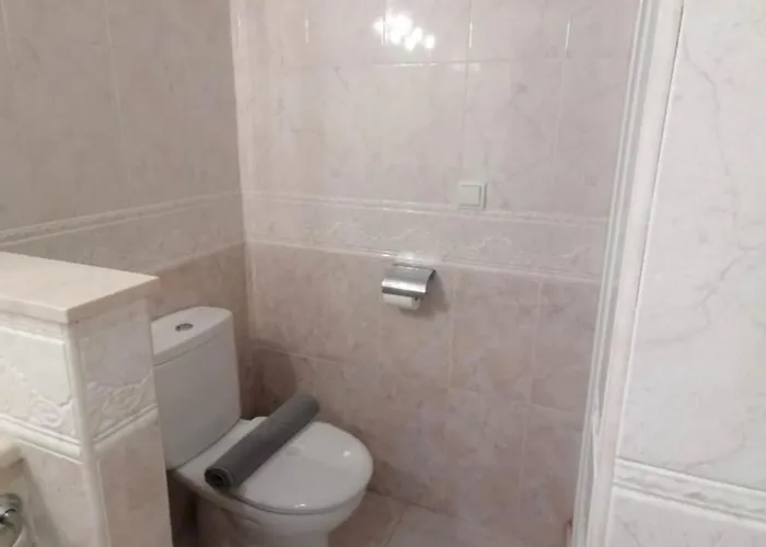 Flat In Pyr شقة فوينخيرولا